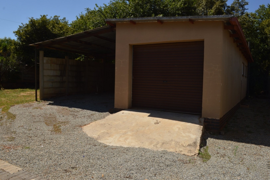 4 Bedroom Property for Sale in Roosheuwel North West